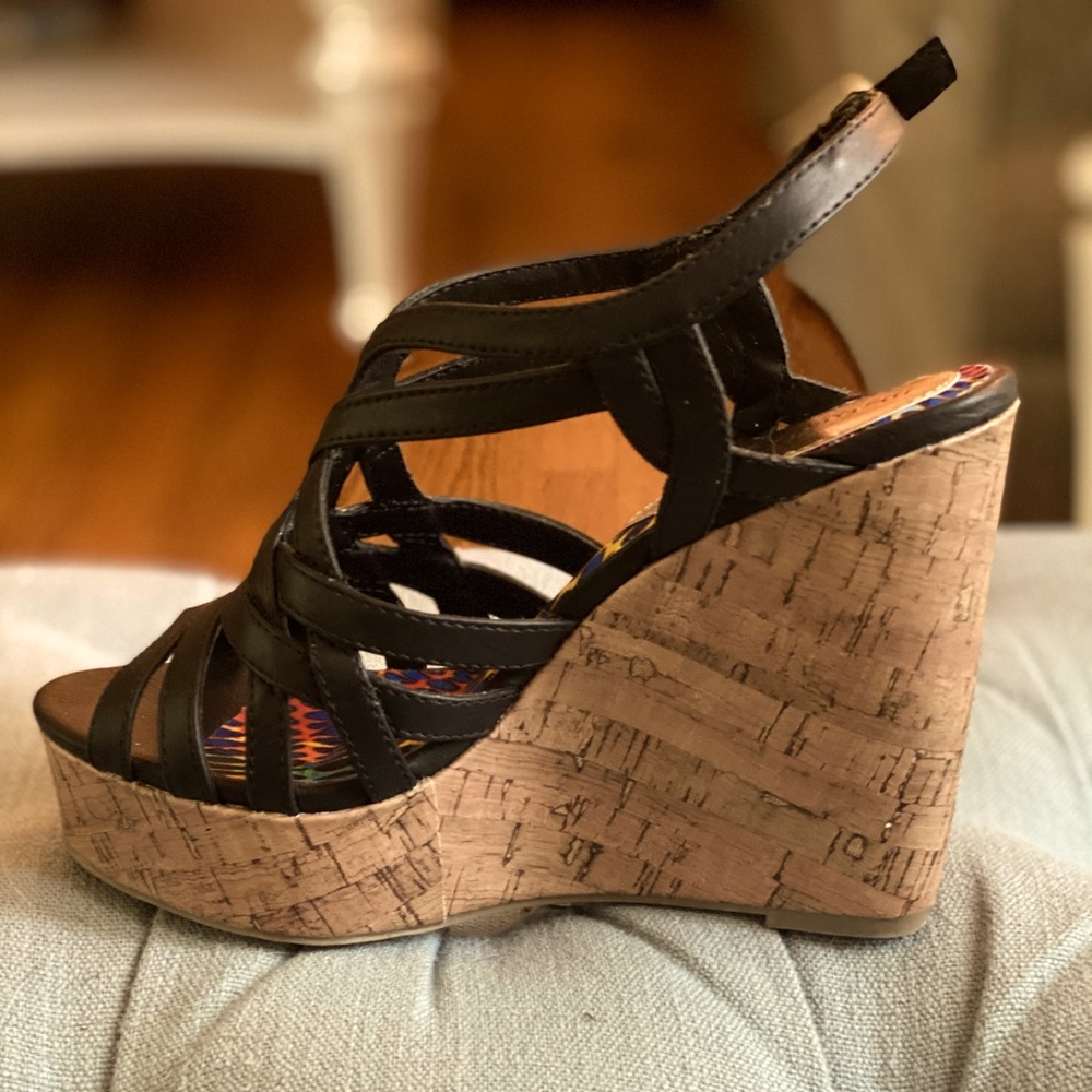 Madden Girl Enroll Wedge Sandal  W6 (never worn)
